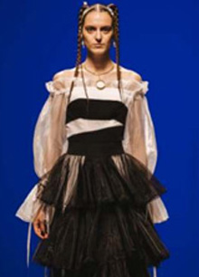 “ME DEFINE”主题 