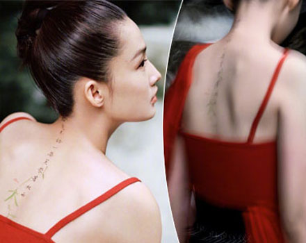 李沁露背诗画造型火了