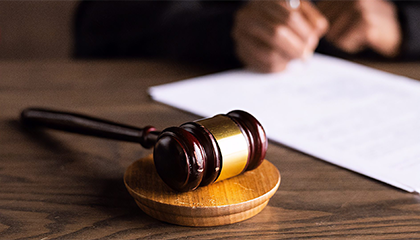 00后女子贷款3万整容拒还钱