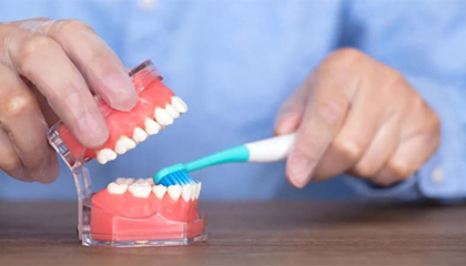 老人1天只刷1次牙