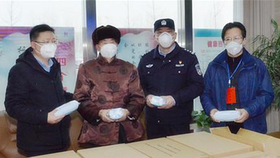 87岁老兵捐赠2万只口罩