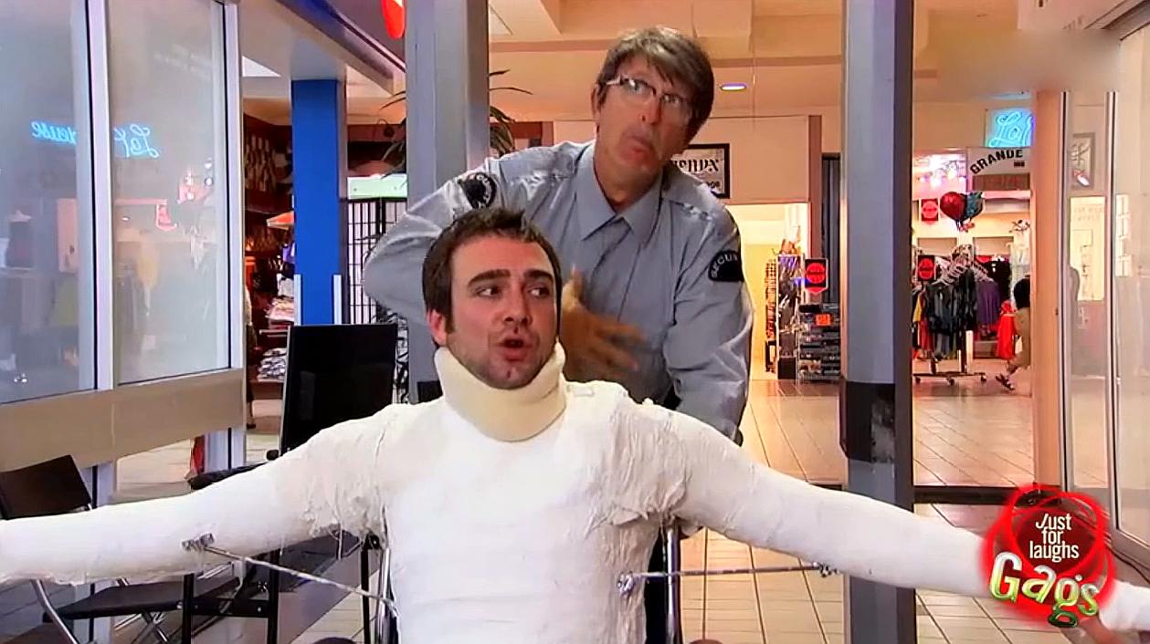 双臂打石膏通不过安检门