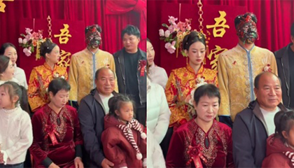 新郎被亲友用黑色颜料涂黑脸