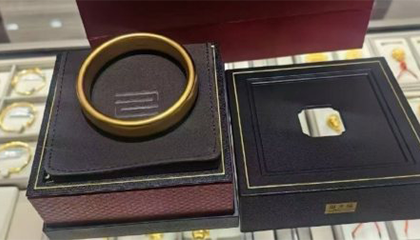 女子将38克金手镯变现