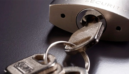 为省200元罚款找师傅开锁