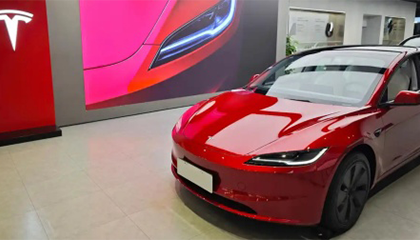 美一特斯拉碰撞起火