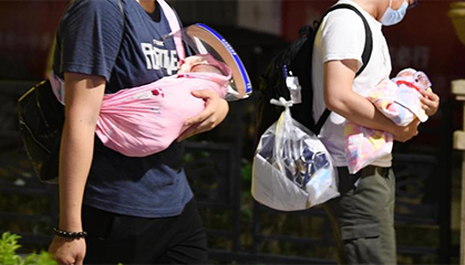 男子陪妻坐月子确诊面瘫