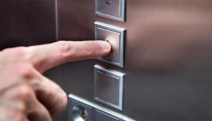 小区13部电梯停运