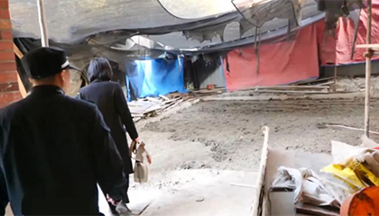 业主“狂”挖近百平地下室