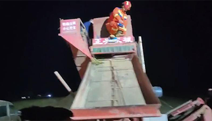 男子维修花生脱果机被绞身亡