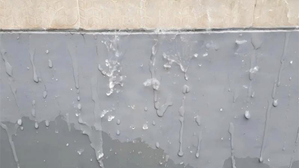 花4000元灌胶仍漏水