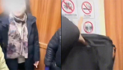 吉林一大姨在电梯里抽烟