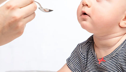 2岁男童误服去污膏大出血