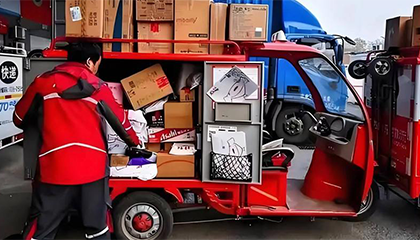 快递员下单9部手机偷取转卖