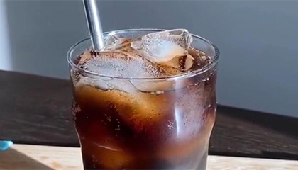 12岁女生每天喝1瓶可乐