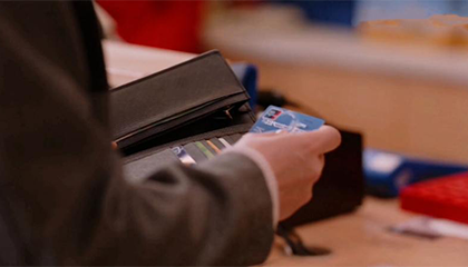 男子为退2980元学费