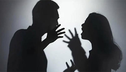 男子与女友争吵