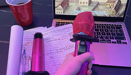 年轻人将KTV爆改自习室