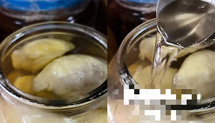 女子用榴莲泡酒