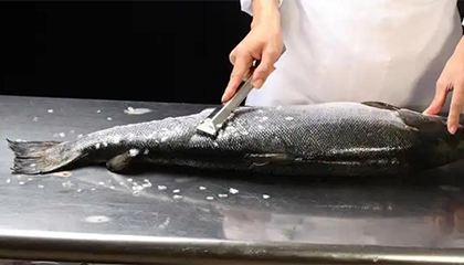 南京一女子生吞鱼胆