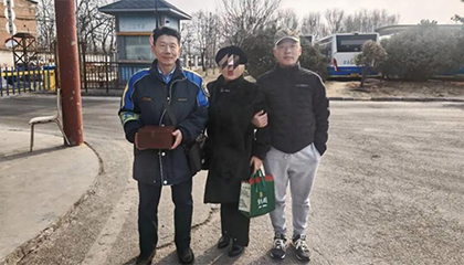 一女子在公交遗落6斤黄金