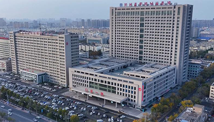 试管男婴出生右脚缺4根脚趾