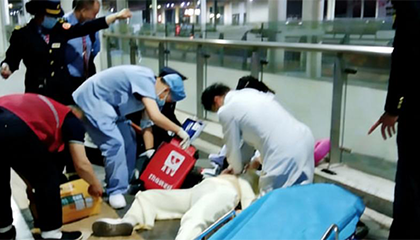 从成都坐31小时硬座返校