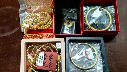 女子600克黄金首饰不翼而飞