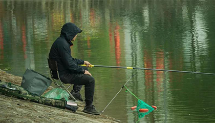 员工出差期间钓鱼溺亡