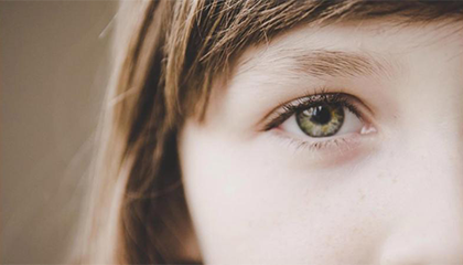 5岁女童角膜穿孔