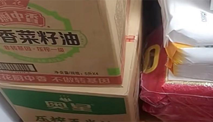 男子举报妻子拿骑手过节福利