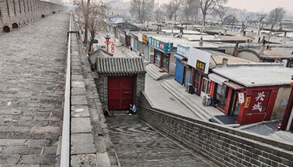 工作人员集体下班