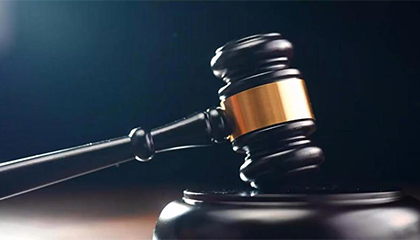 女子因停车争吵身亡