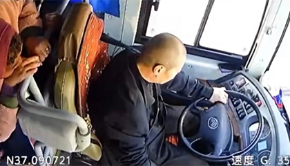 56岁司机开车时突发疾病